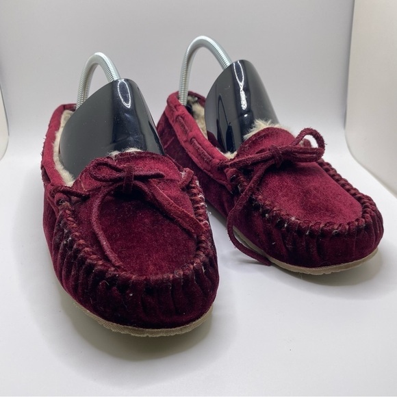 MINNETONKA Moccasins Women’s Size 9 Red Velour Cally slipper - Picture 3 of 9